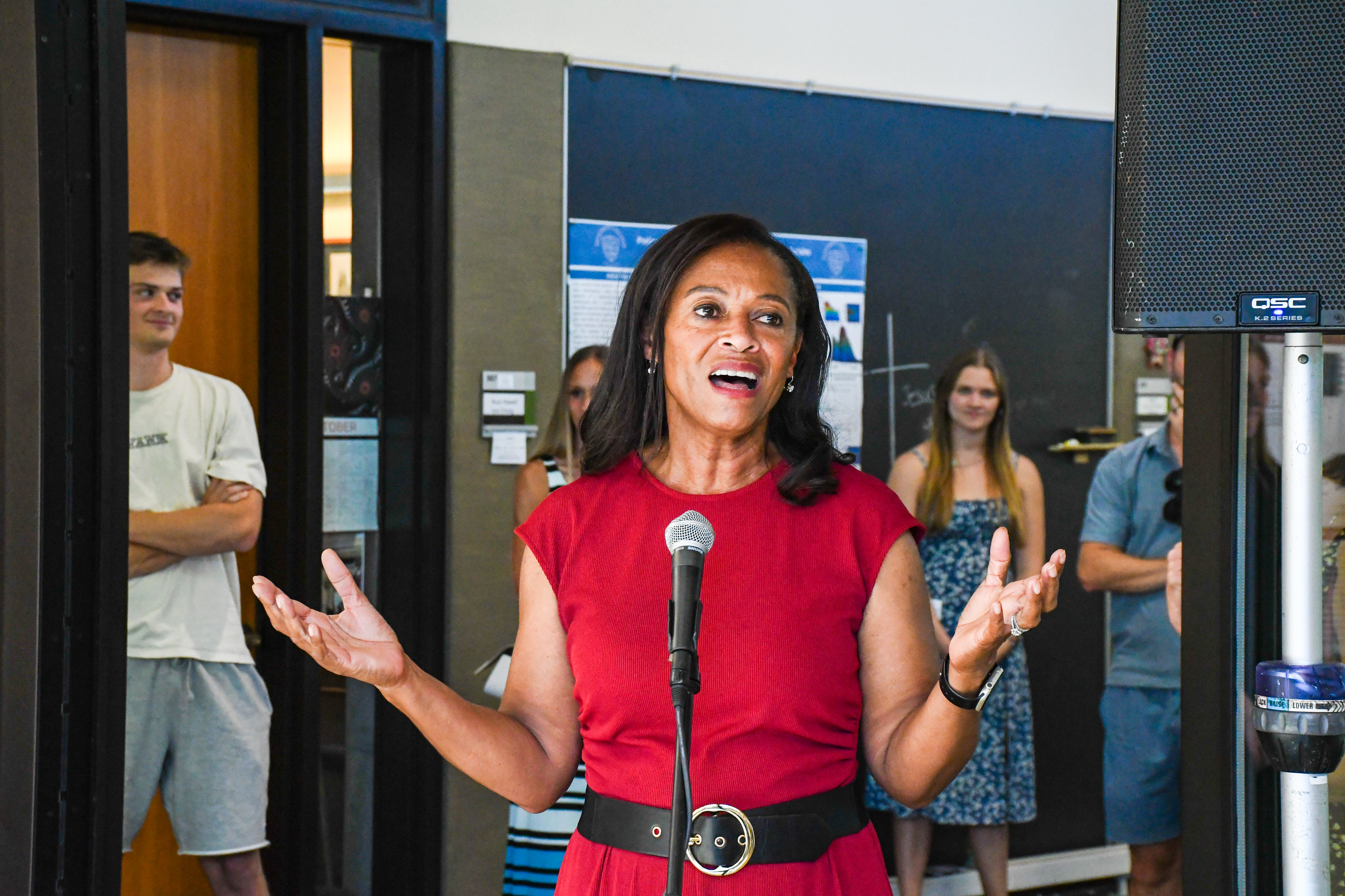 kim speaks at Students Showcase Summer Discoveries