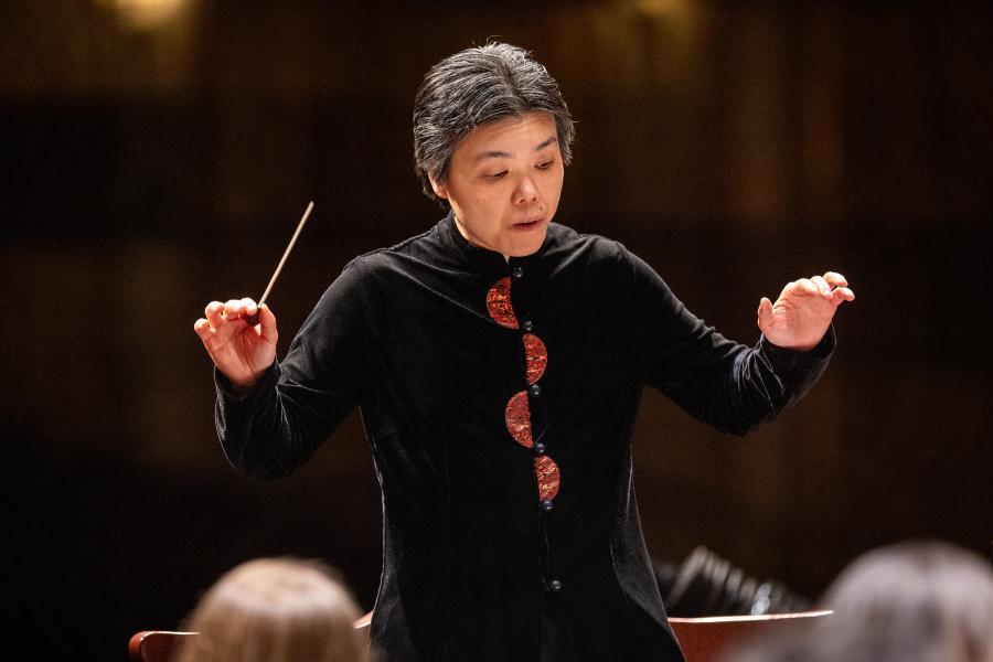 Ruth Lin Conducts at the Westmont Christmas Festival