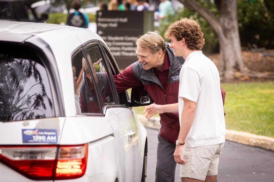 President Gayle D. Beebe and WCSA President Nash Garvey welcome families to campus during Orientation