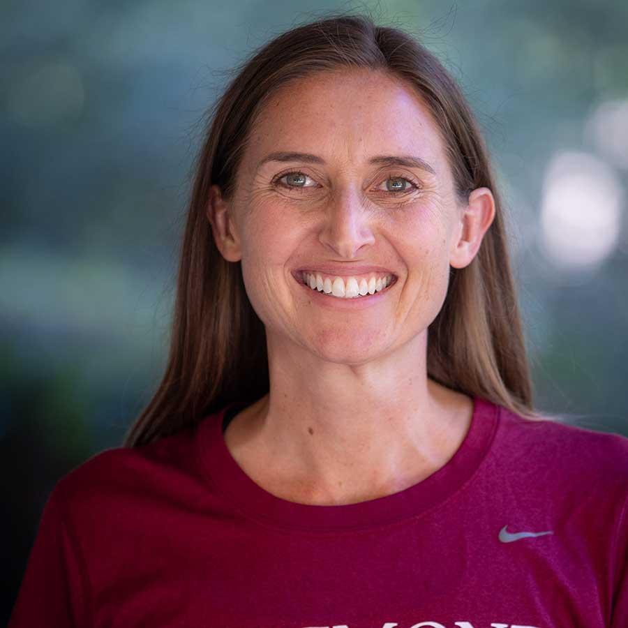 Global Service Award winner Lindsey Connolly '08