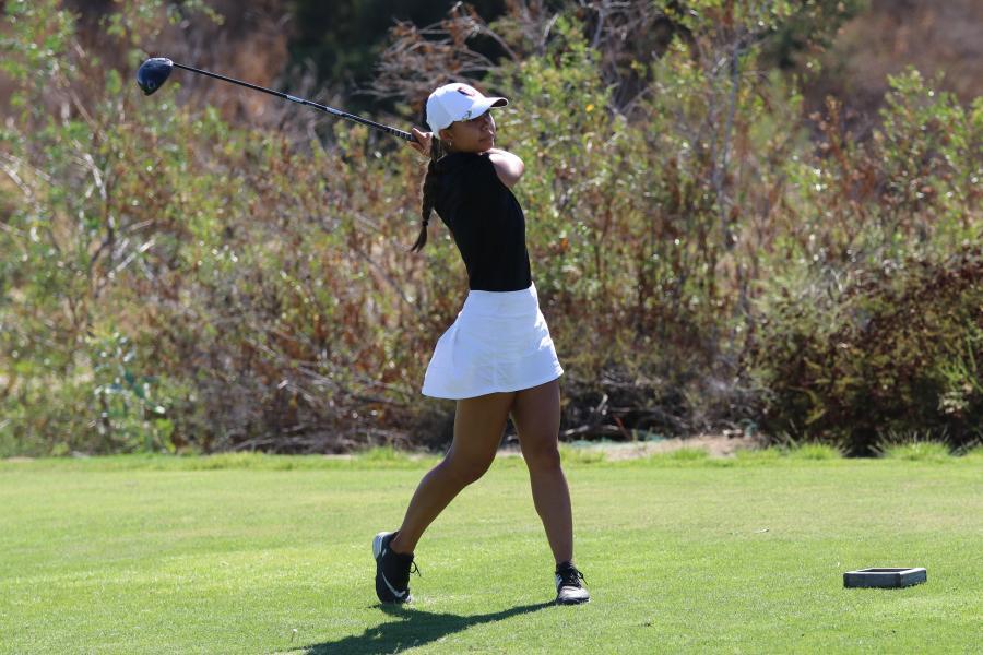 Elizabeth Oloteo plays golf