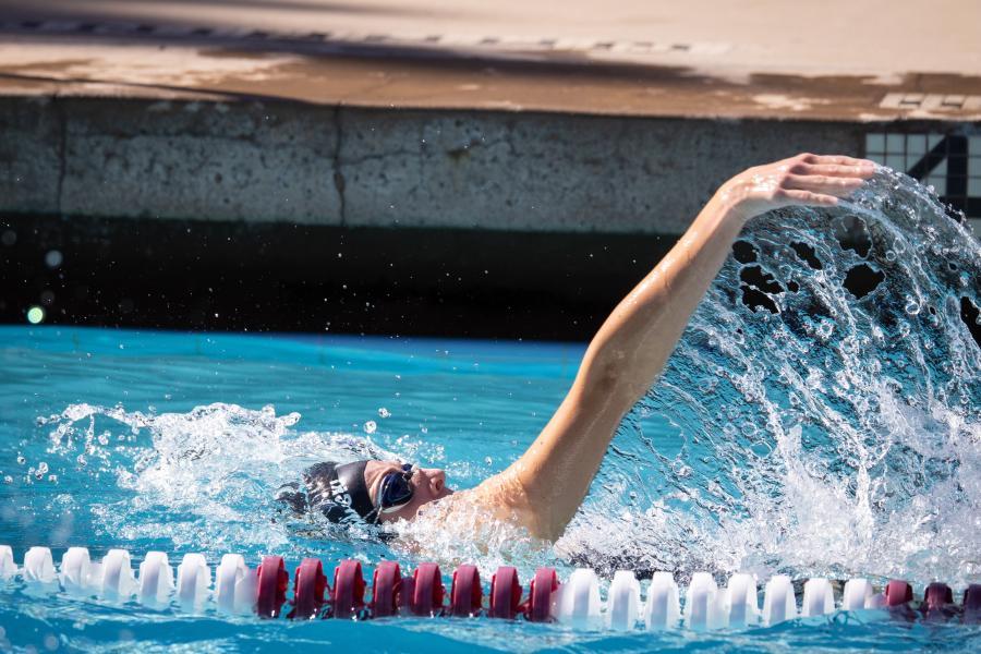 Rian Lewandowski swimming