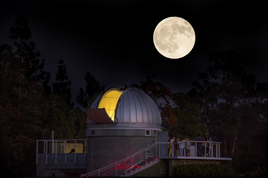 Moonrise at the observatory