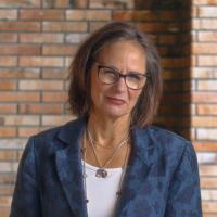 Sandra Richter Headshot